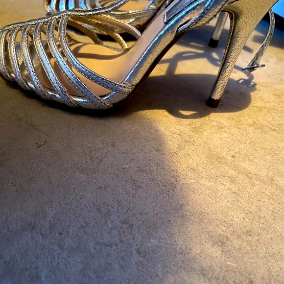 Gorgeous vintage art deco metallic silver leather strap/case sandals BRAND NEW - Picture 2 of 3